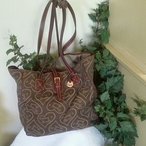 Lg Dooney and Bourke tote bag